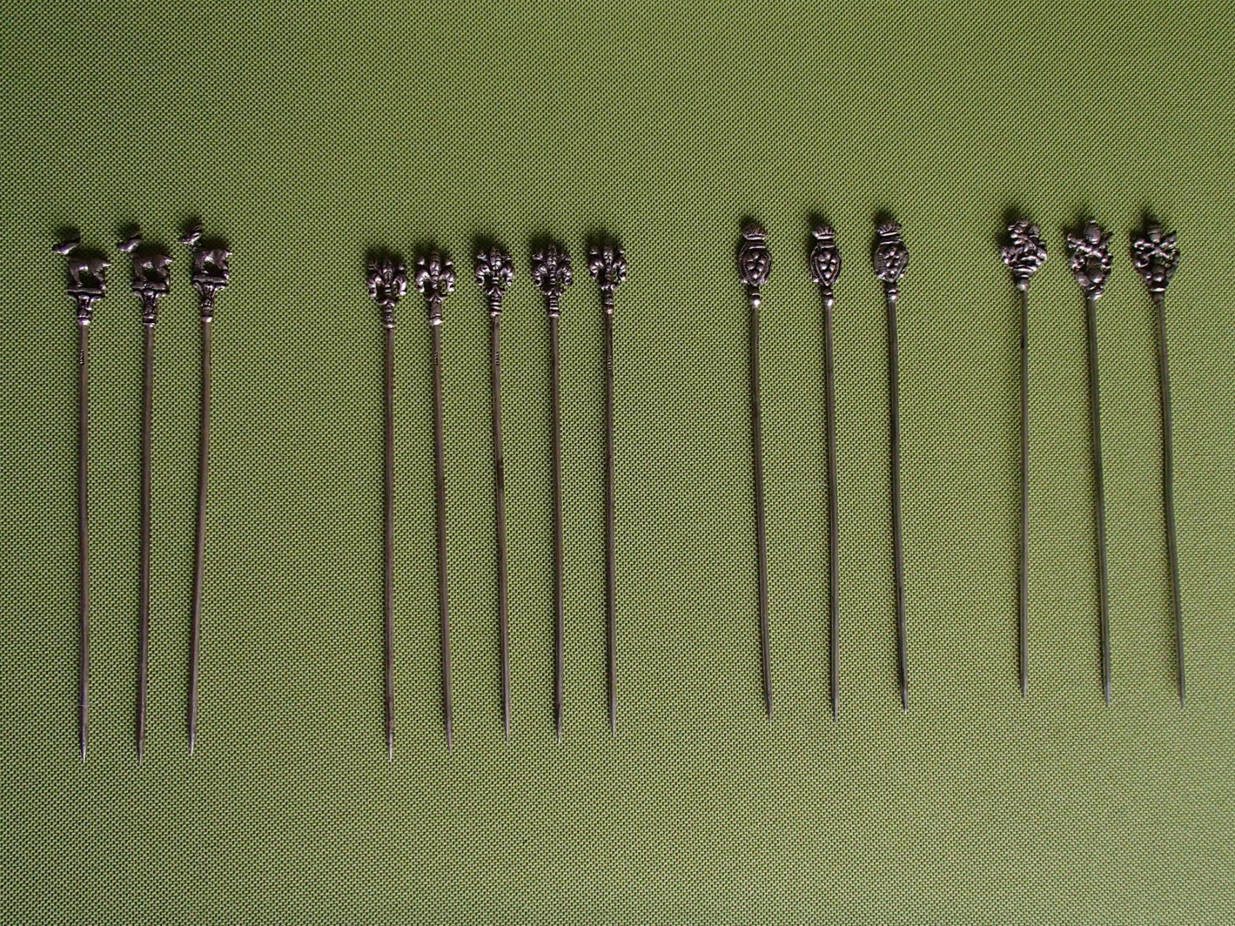 Cuisines complètes: 14 versilberte Spiesse schiedene Motive – D'occasion à Schöfflisdorf par pullux