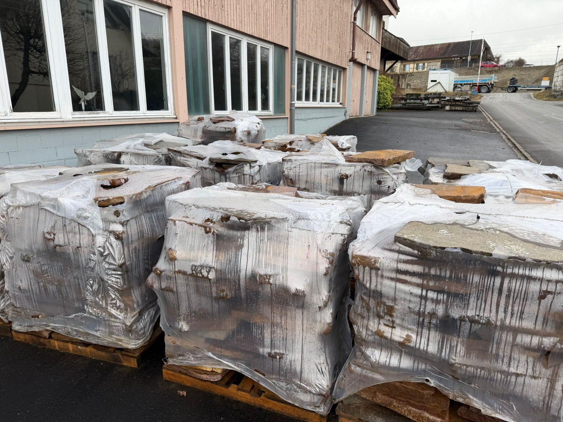 Pietre & tegole: Polygonalplatten - Porphyr naturrau – Nuovo e nell'imballaggio originale da Lengwil venduto da JuliBB