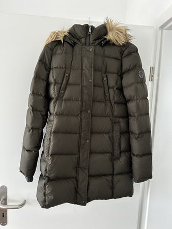Winter Daunenjacke mit Kapuze und Fell, Grösse 36