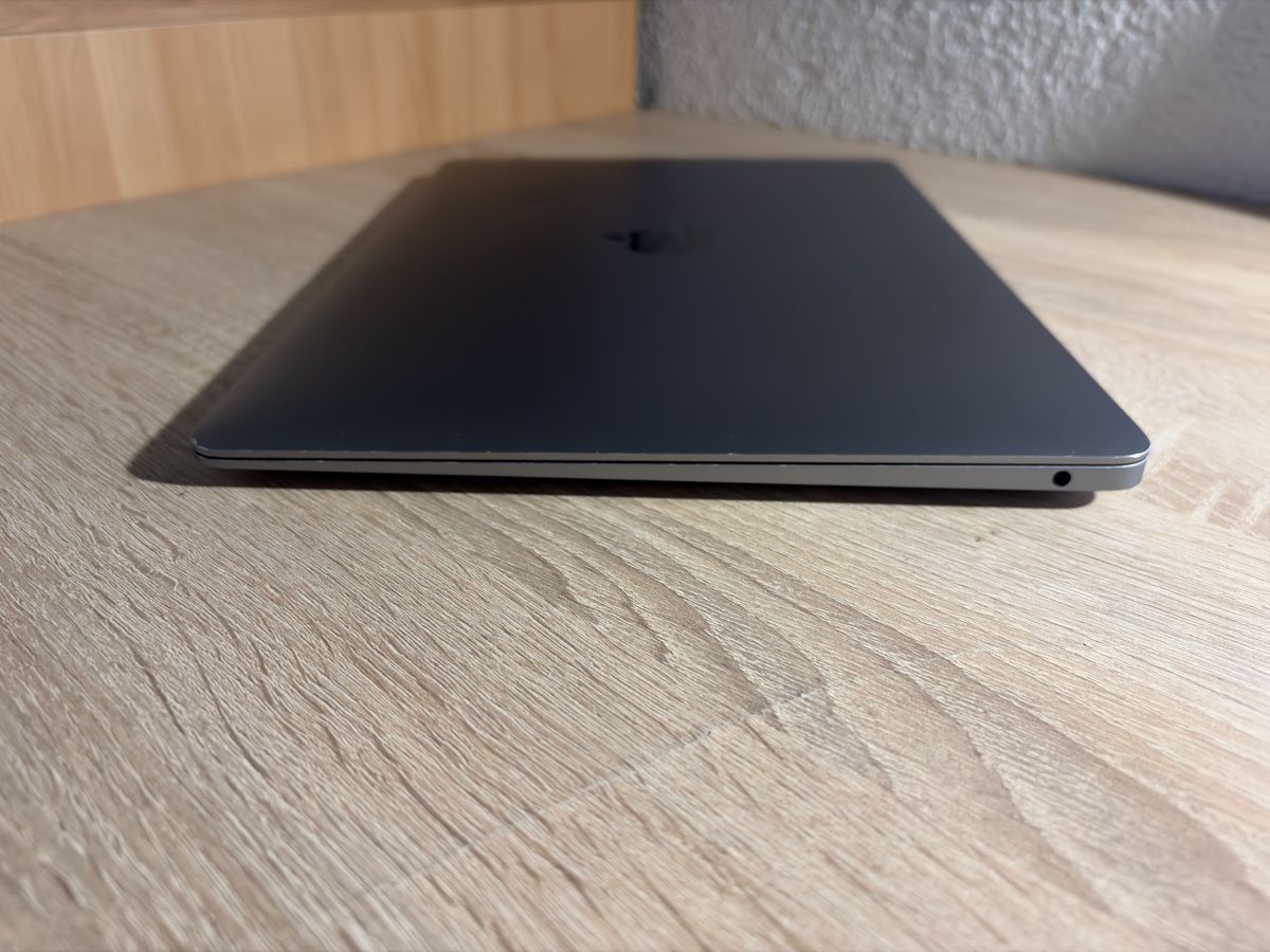 Apple Notebook: Apple MacBook Air M1 2020 Gris sidéral – Usato da La chaux de  fonds venduto da mal_rhl5 2