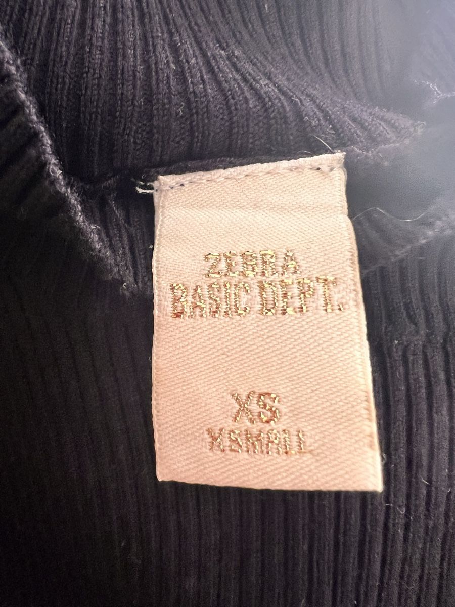 Top: Damen Top schwarz Grösse XS Basic Dept – Usato da Solothurn venduto da Lina042 1