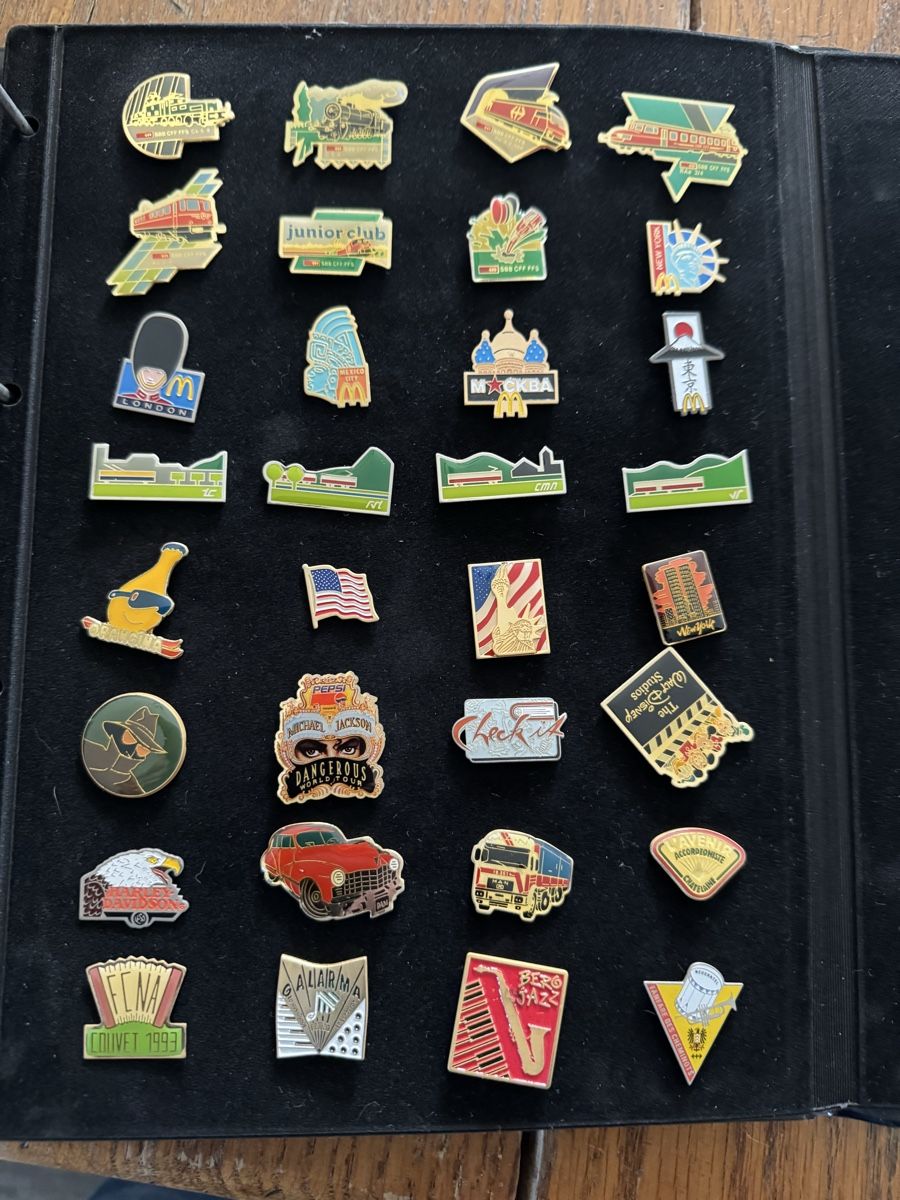 SBB/CFF/FFS Placchette & Badge: Pin’s CFF/SBB – Usato da Gampelen venduto da Rz7 3
