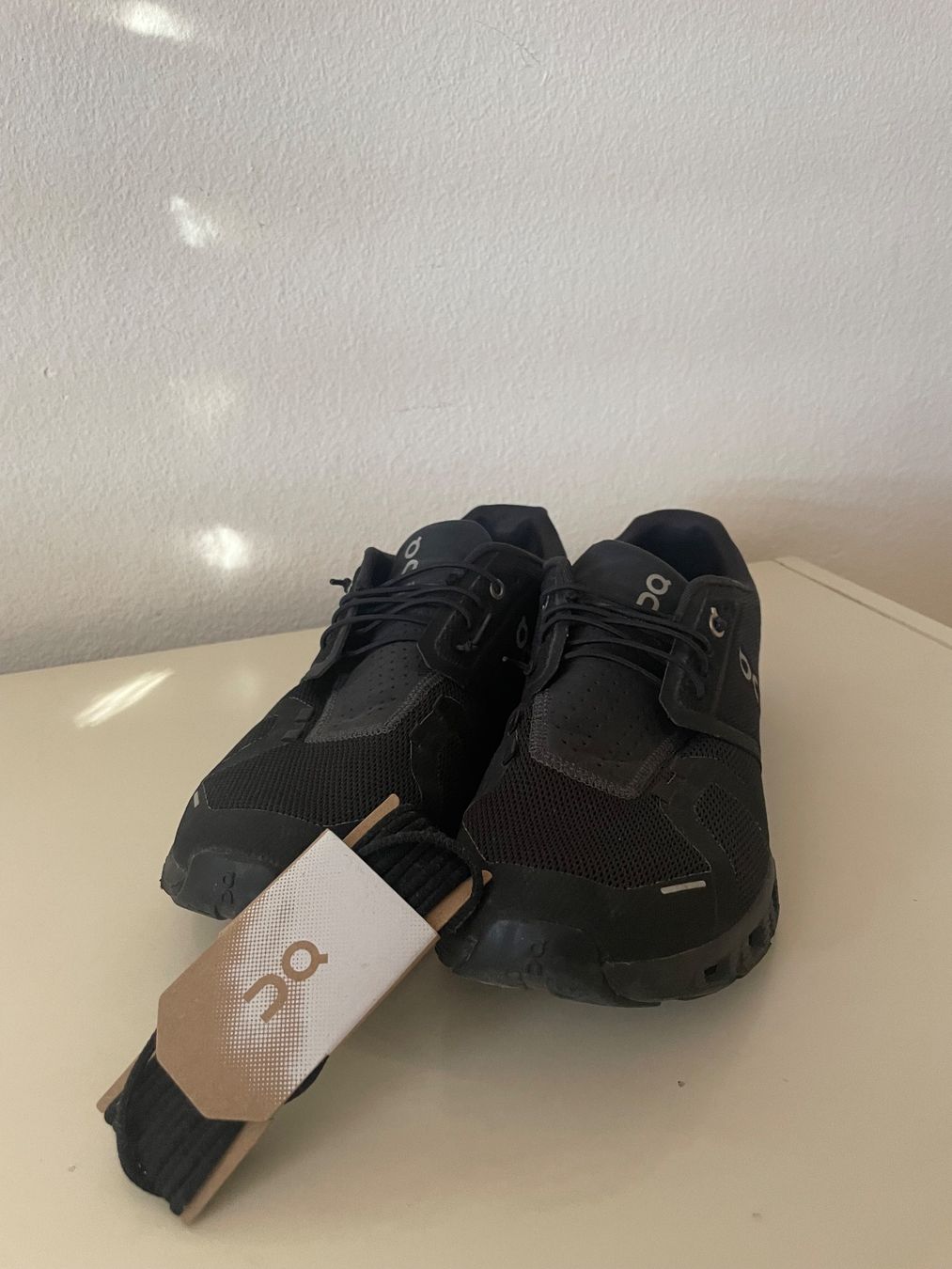 On Scarpe da uomo: Schwarze On Running Cloud 6 Schuhe Gr. 42.5 – Usato da Adliswil venduto da maximiliann 3