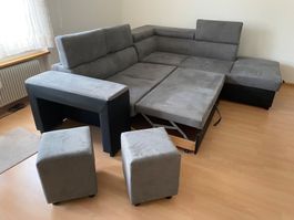 Ecksofa mit Schlaffunktion und praktischem Stauraum