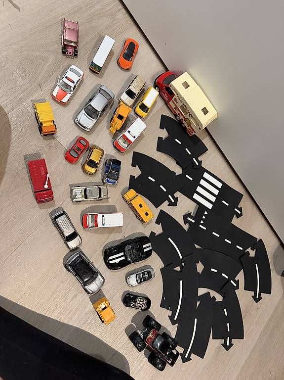 Giocattoli: Autos mit Strasse – Usato da Niederhasli venduto da des_f82m