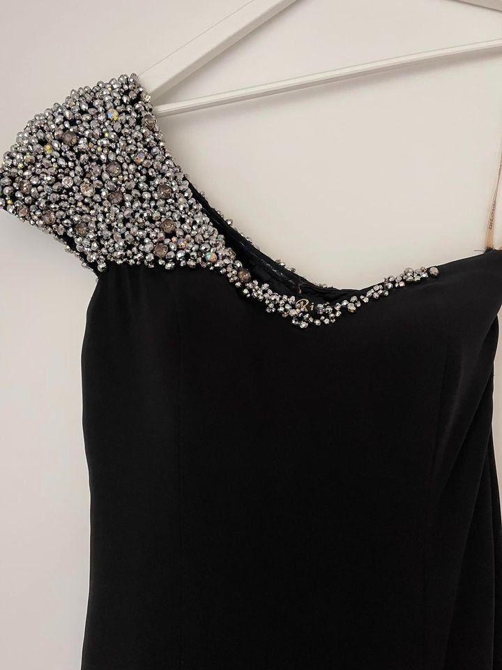 Vestiti: Diverse Abendkleider / Preis pro Kleid – Usato da Aarburg venduto da AudiBA 8