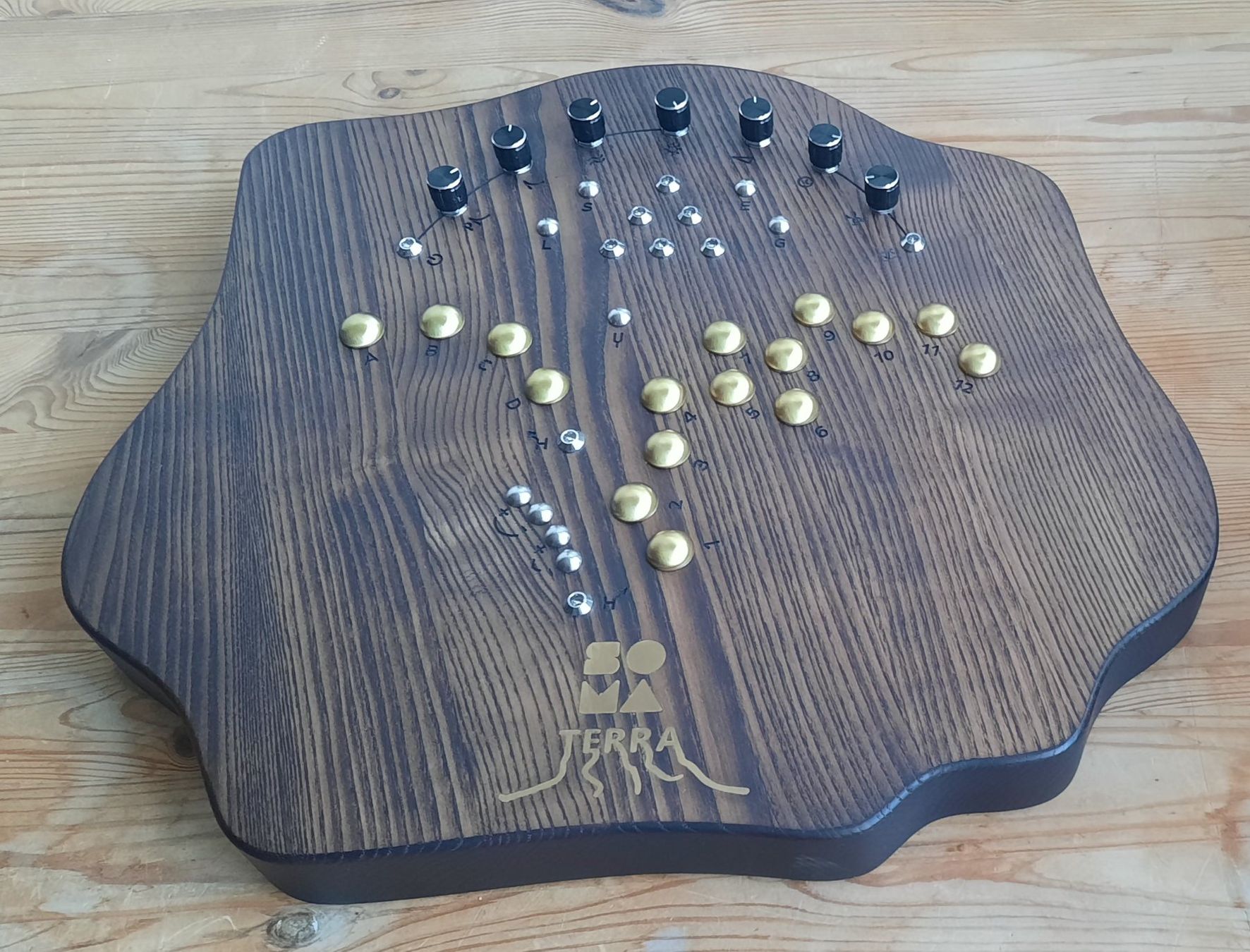 Strumenti musicali: SOMA Terra - Synthesizer – Usato da Forch venduto da KIMILI