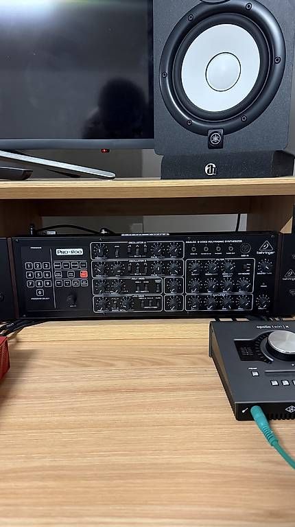 Instruments de musique: Behringer PRO-800 Synthesizer Analog 8-Voice – D'occasion à Lugano par carlosrgomes