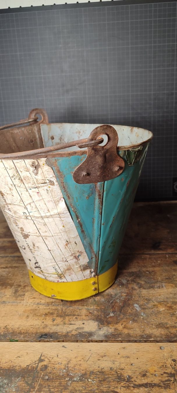 Sonstiges für Haushalt & Wohnen:  Wunderschöne upcycling Eimer Nr 3 – Gebraucht aus Gelterkinden von MYSTOREFORYOU4460 3