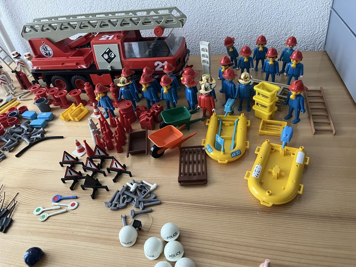 Playmobil Giocattoli: Playmobil Feuerwehr Polizei Bau  – Usato da Frauenfeld venduto da adj04 1