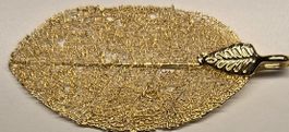 Kettenanhänger Blatt filigran goldfarben neuwertig