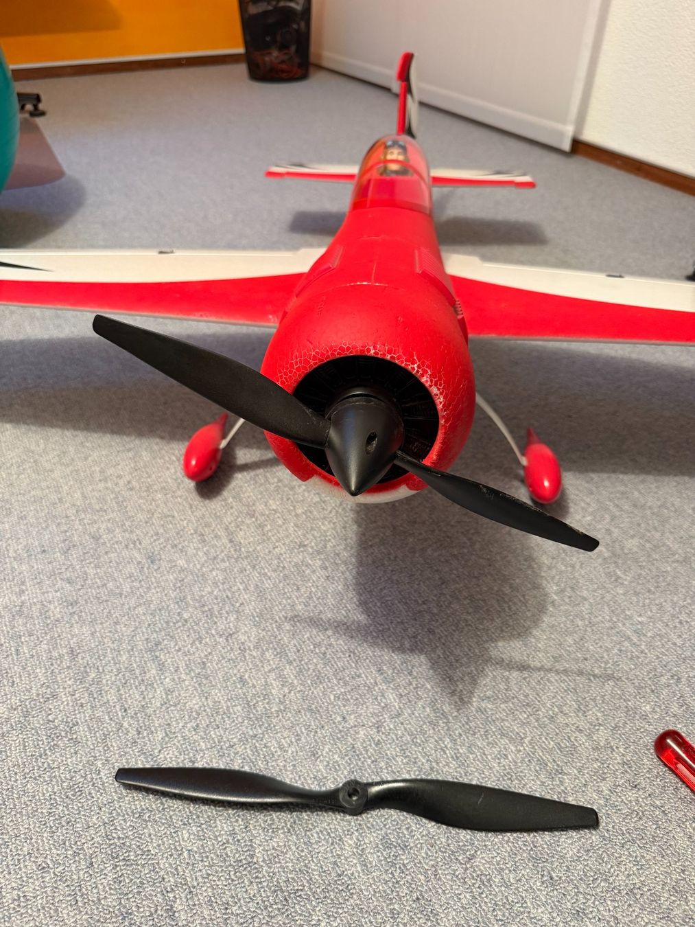 RC Modellbau: Dynam SU-26M EPO 1200mm rot/weiss – Gebraucht aus Laax GR von il_8klkd 5