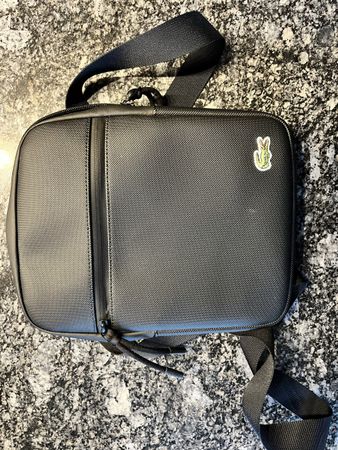 Lacoste Umhängetasche grau schwarz guter Zustand