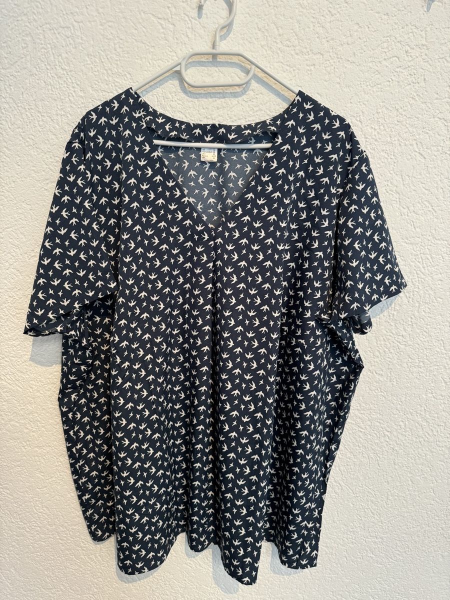 Blusen: Bluse Vögel dunkelblau Gr. 56 / XXL – Gebraucht aus Fislisbach von KolibriSecondhand