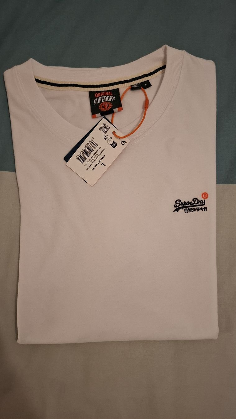 Superdry T-Shirts: T-shirt Superdry white – Neu und originalverpackt aus Crissier von Chino_20 2