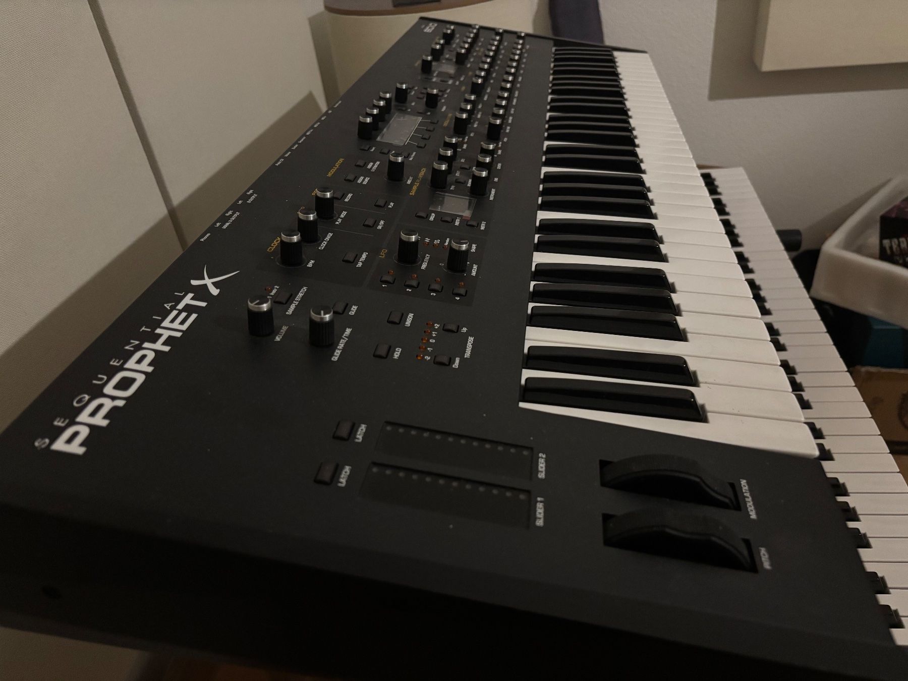 Sequential Musikinstrumente: Sequential Prophet X – Gebraucht aus Zürich von Yarsha