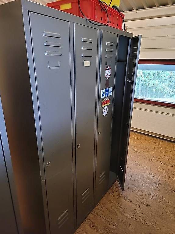 Armadi: Spint/Garderobenschrank – Usato da Berneck venduto da tin_9llh 1