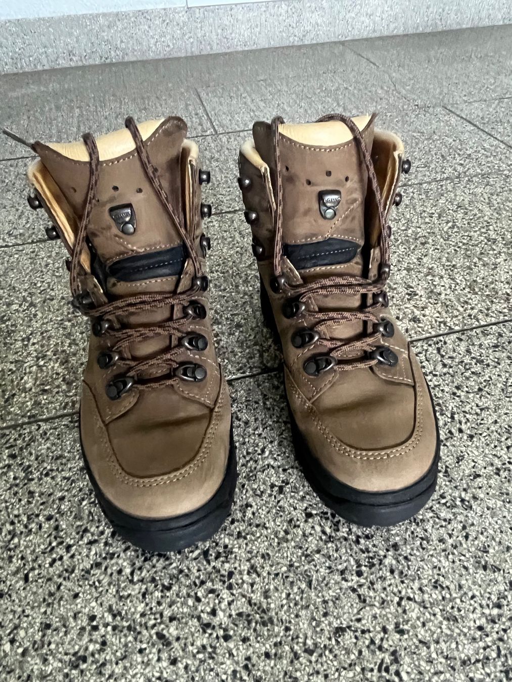 Lowa Scarpe da donna: Wanderschuhe Damen Lowa – Usato da Zürich venduto da myvonne