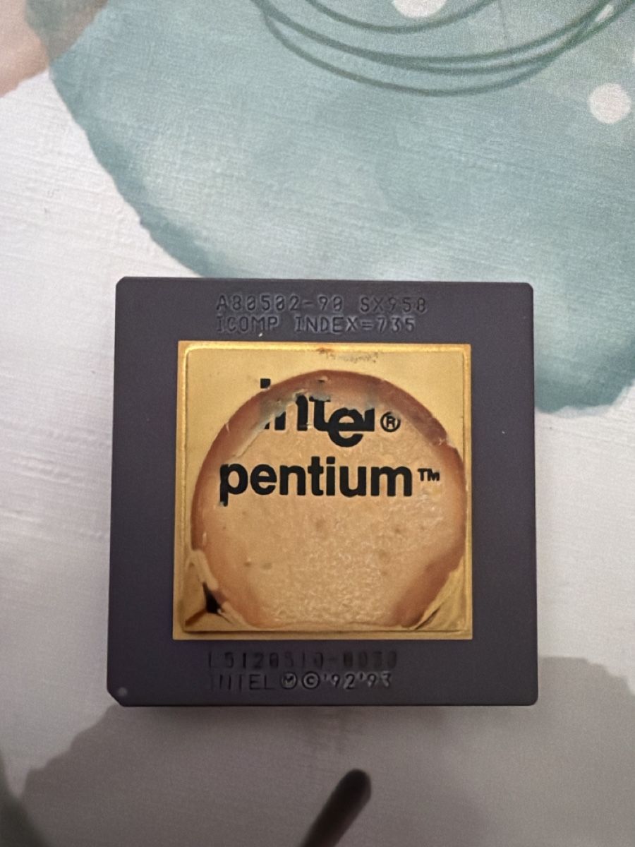 Intel Composants électroniques: Intel Pentium 90 – Défectueux à Martigny par capri2800
