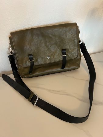 NAVYBOOT Leder-Umhängetasche olivgrün Made in Italy 139.-