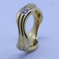 Bezaubernder Goldring von Meister mit 0.11ct Brillant