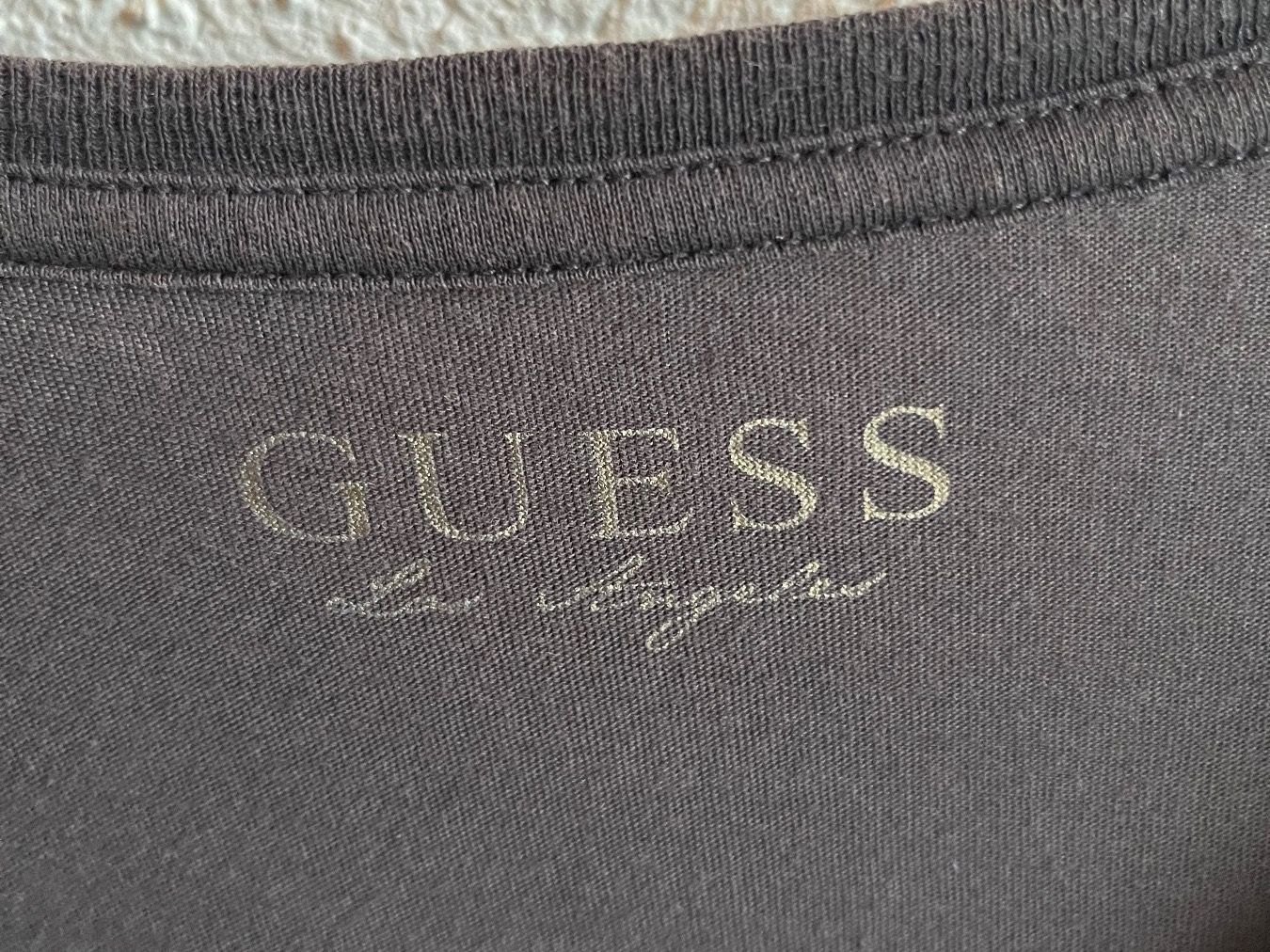 Guess T-shirt: dunkelgraues T-Shirt - Guess – Usato da Jonschwil venduto da juliana_pluess 4