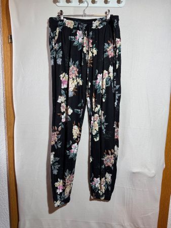 Schöne geblümte Stoff Hose von Lascana Gr. 42 100% Viskose