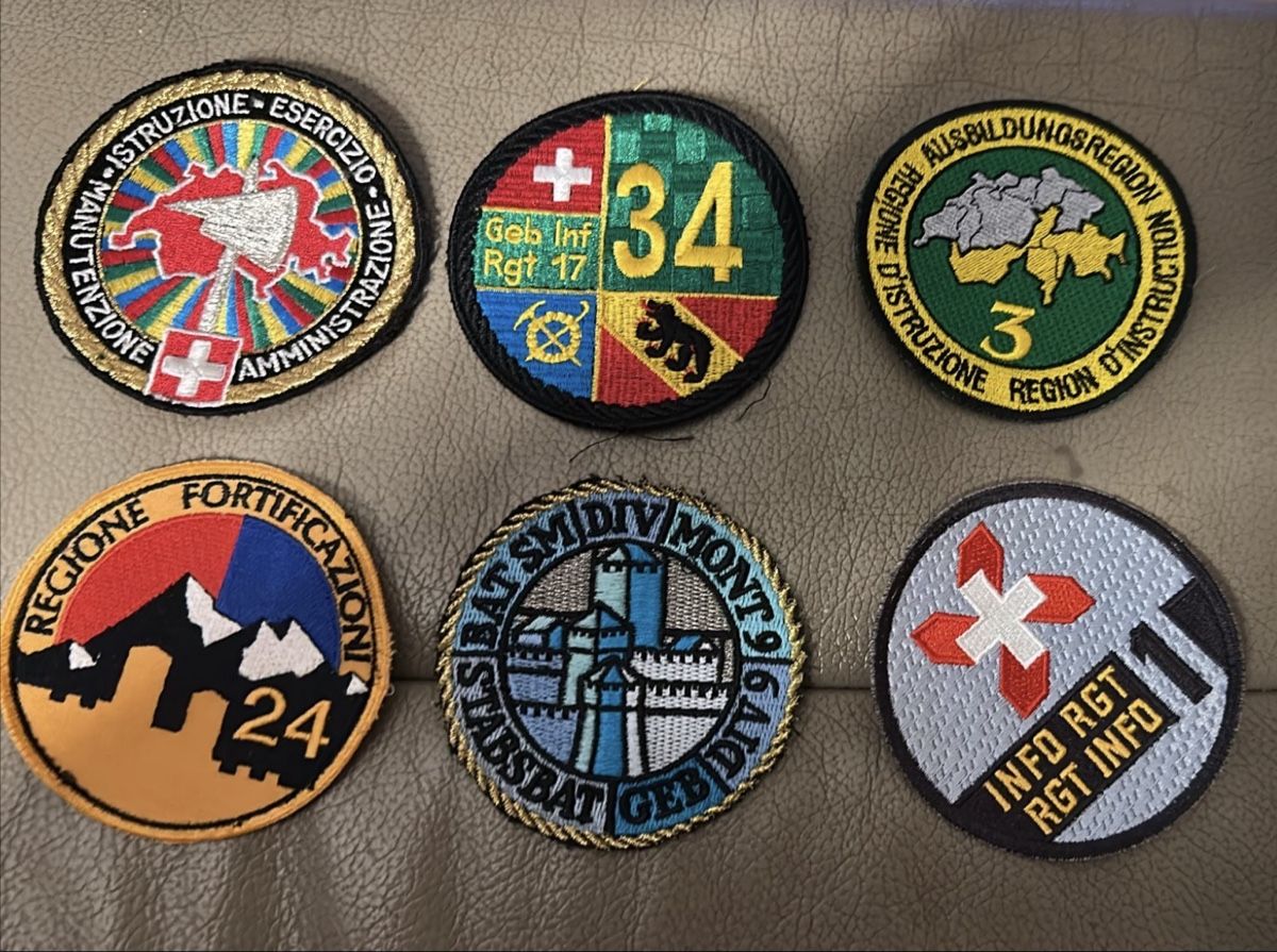 Armée suisse Insignes: Armee – D'occasion à Morbio Inferiore par Ecod
