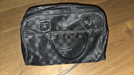 Schicke Handtasche von Carpisa, schwarz gemustert!