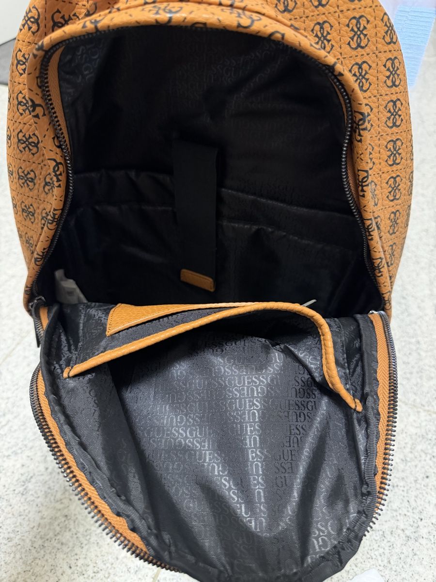 Guess Zaini: Grosser Guess Rucksack – Usato da Therwil venduto da ale_7fqs 2