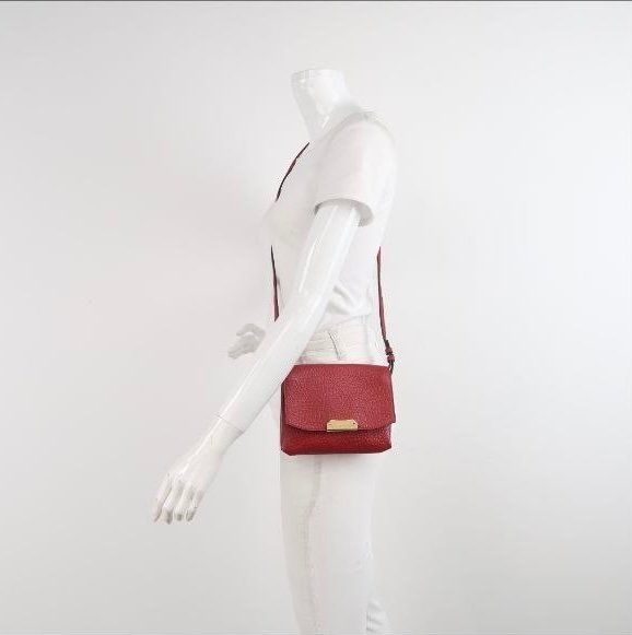 Burberry Taschen für Damen: Burberry Embossed Grained leather Langley Crossbody – Gebraucht aus Schlieren von dev_fg59 1