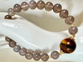 Chalcedon Armband mit grossem Tigerauge und Goldakzenten
