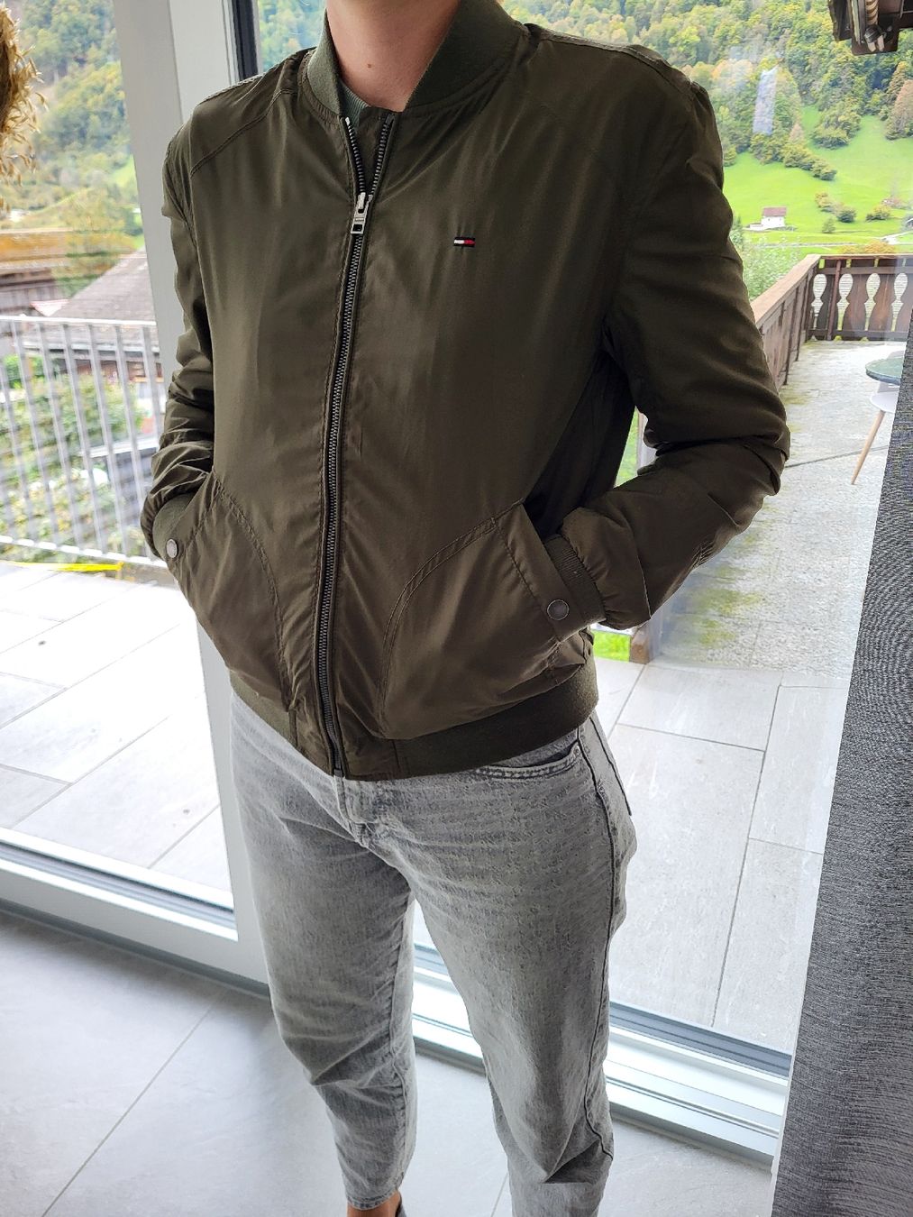 Tommy Hilfiger Jacken: Bomberjacke Thommy Hilfiger – Gebraucht aus Haslen GL von cor_2hlv 1