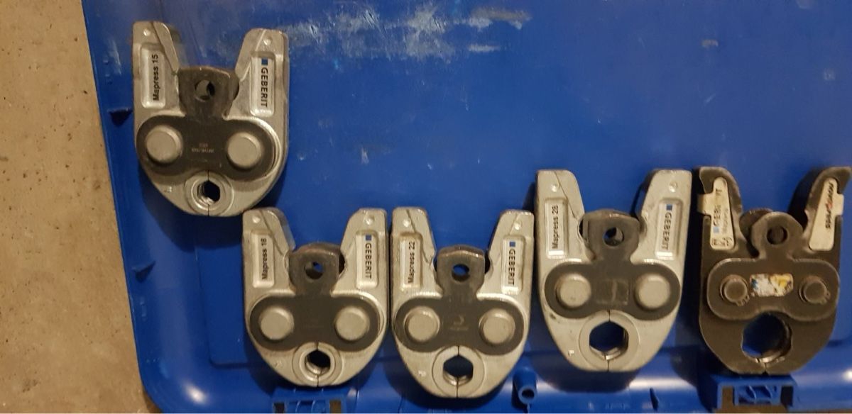 Geberit Tutti gli attrezzi: Geberit Pressmaschine aco 202  – Usato da Basel venduto da taty97 4