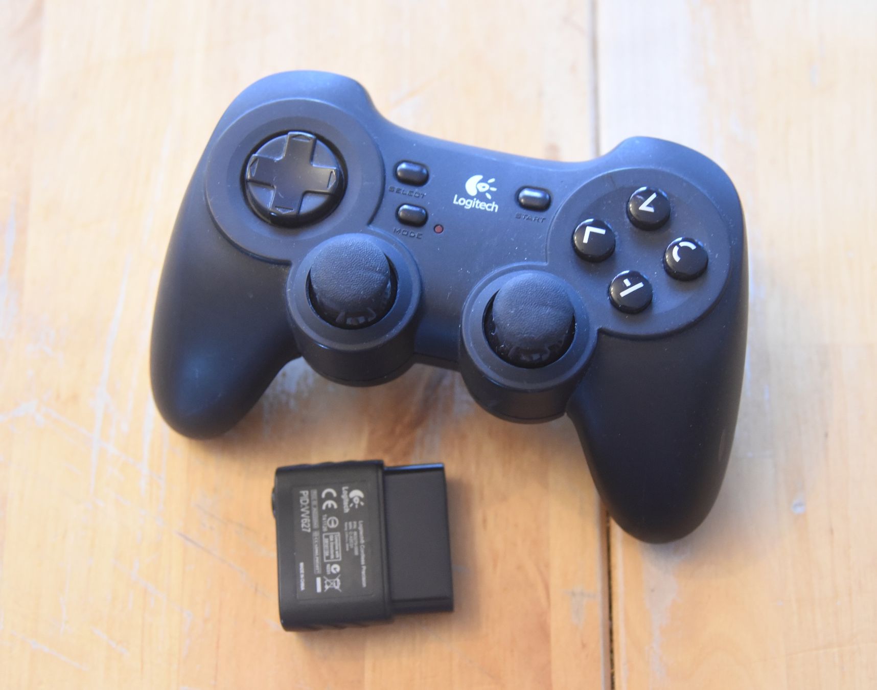 Logitech Controller: Logitech VV 627 Wireless Controller PS2 – Usato da Frenkendorf venduto da gelbeZinnie