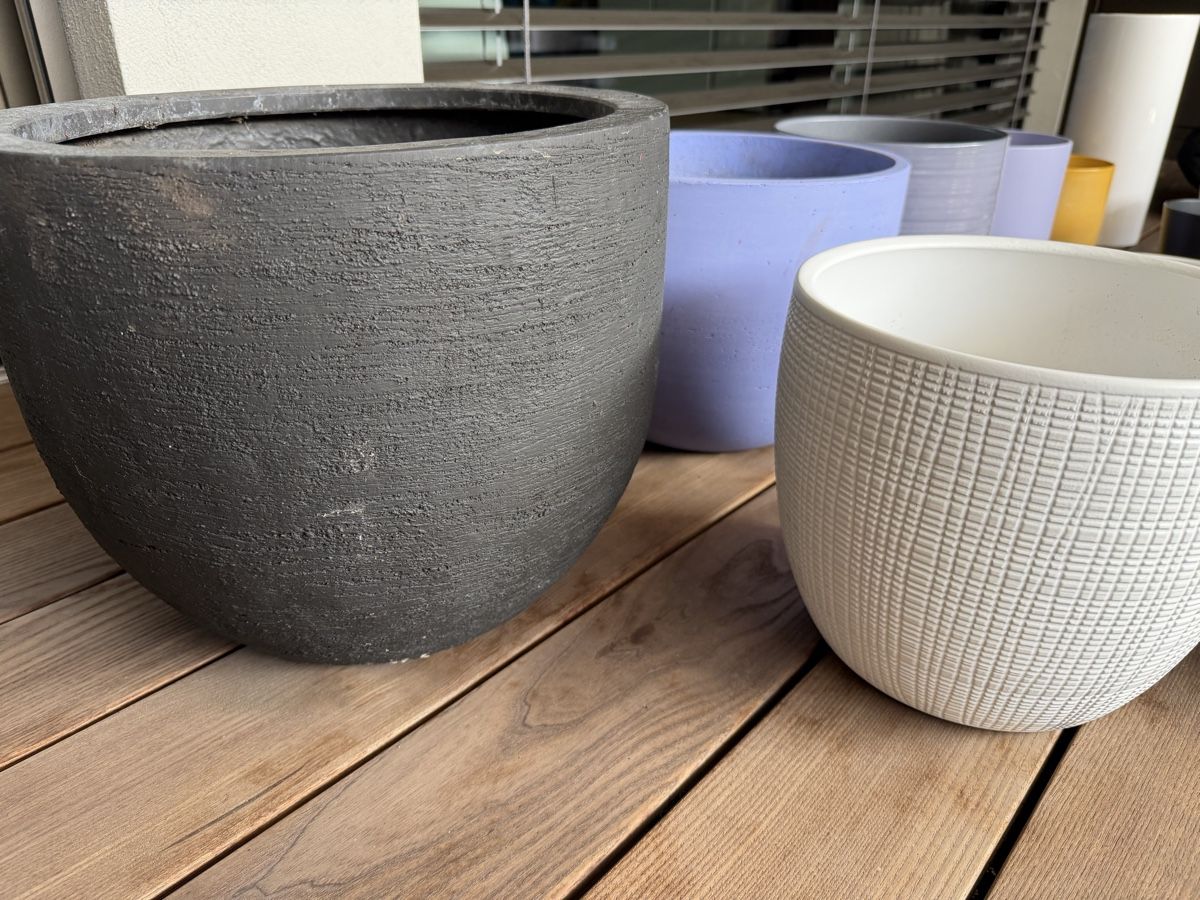 Vasi per fiori: Flower Pots Assortment various sizes colours condition – Usato da Altendorf venduto da Angie__Z 2