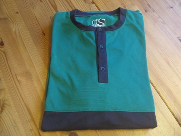 Maglioni & Felpe: lässiges Shirt,Pullover,grün/schwarz (L) – Usato da Winterthur venduto da Gaia 1
