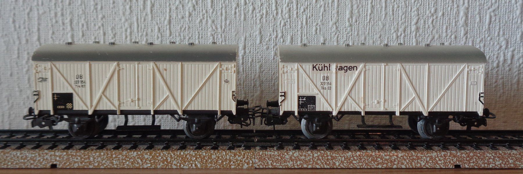 Märklin Modelleisenbahnen: Märklin, 2 Kühlwagen DB, H0 – Gebraucht aus Arbon von lyres