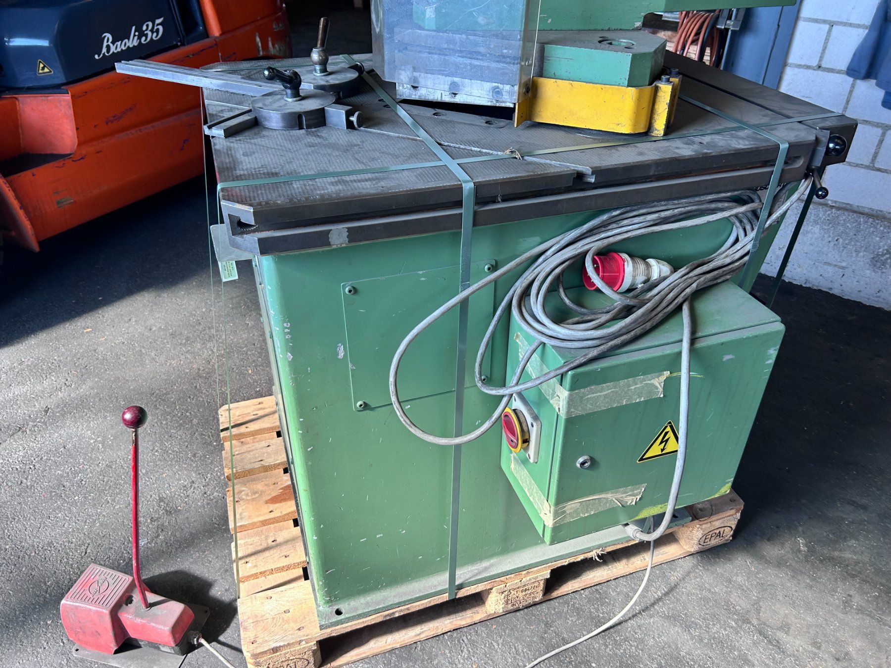 Tutte le macchine: Boschert Ausklinkmaschine – Usato da Münchenstein venduto da fransch 1