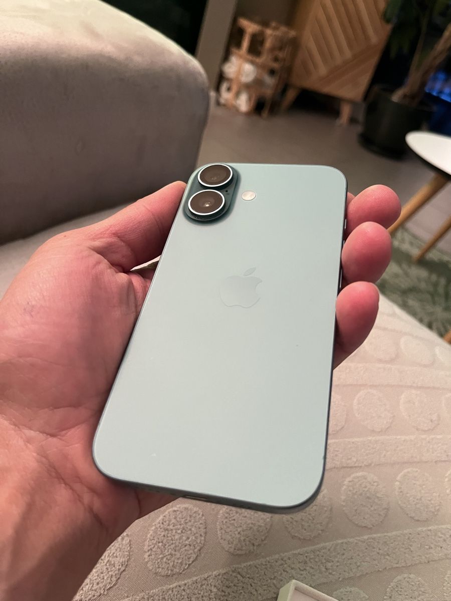 Apple Telefoni cellulari / Smartphones: iPhone 16 128gb – Usato da Gordola venduto da ba__zb72