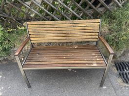Teak-Holzbank – frisch geschliffen und neu mit Teaköl behand