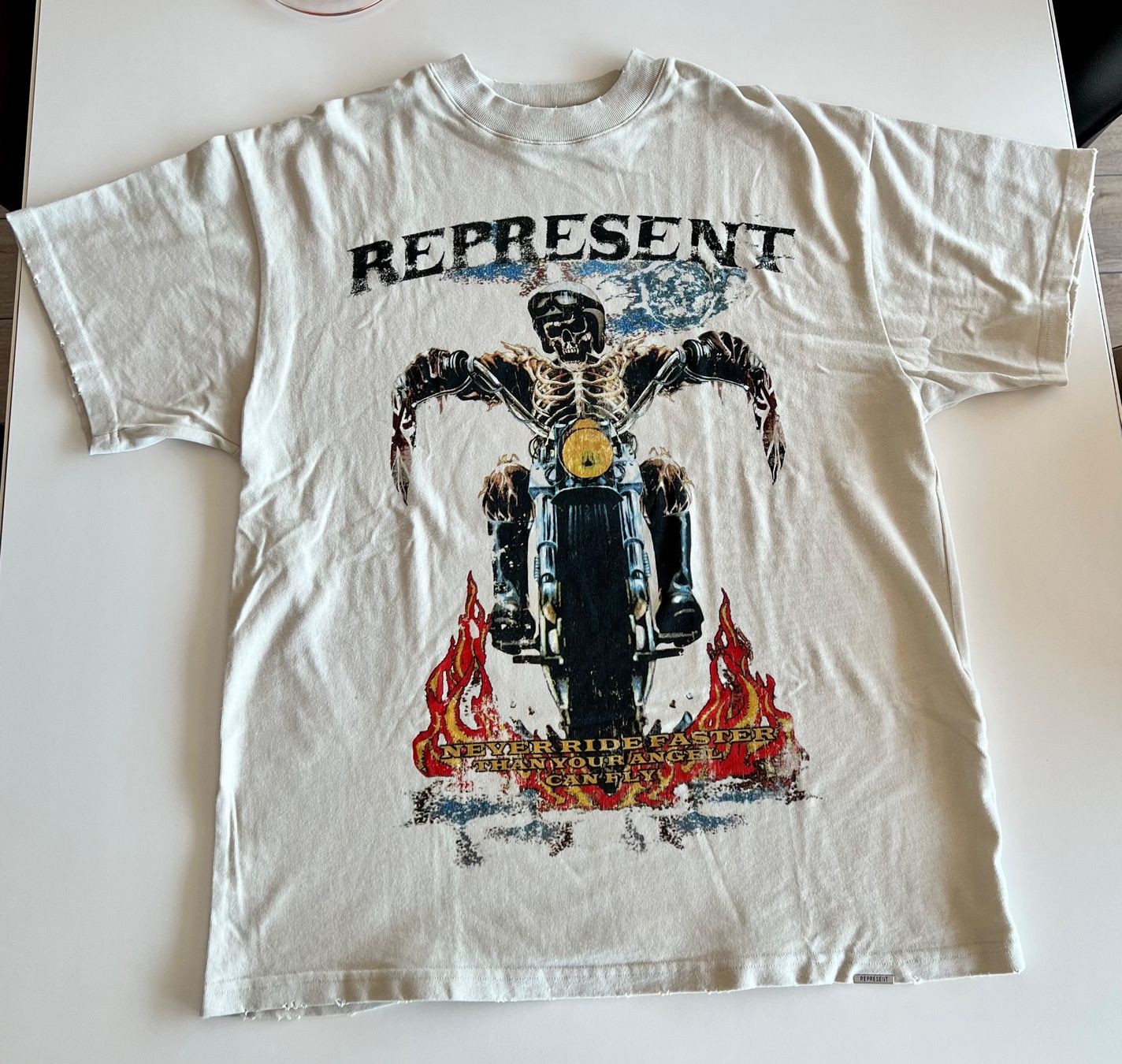T-shirt: T-shirt Represent men’s M – Usato da Savièse venduto da Cedric007