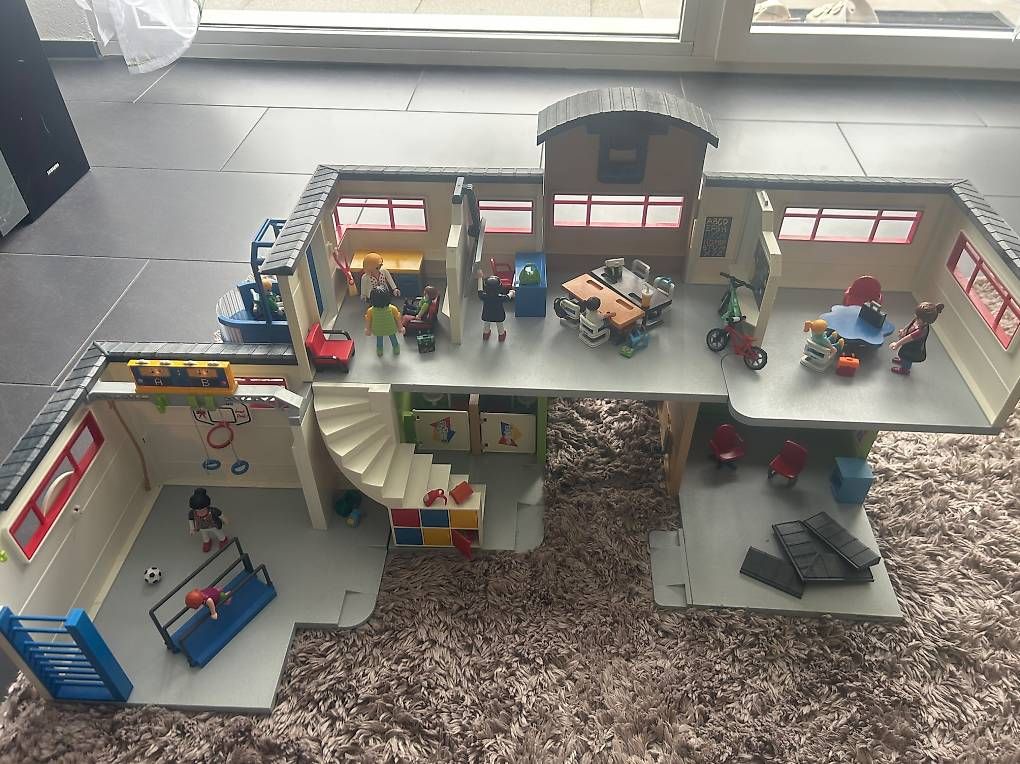 Playmobil Giocattoli: Playmobil grosse Schule – Usato da Biberist venduto da ker_7jjf 2
