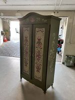Zu verschenken   alter bemalter SCHRANK