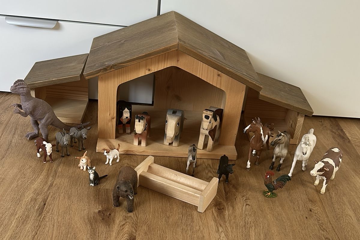 Giocattoli: Holz Bauernhof mit Tieren – Usato da Luterbach venduto da SteffiAlu