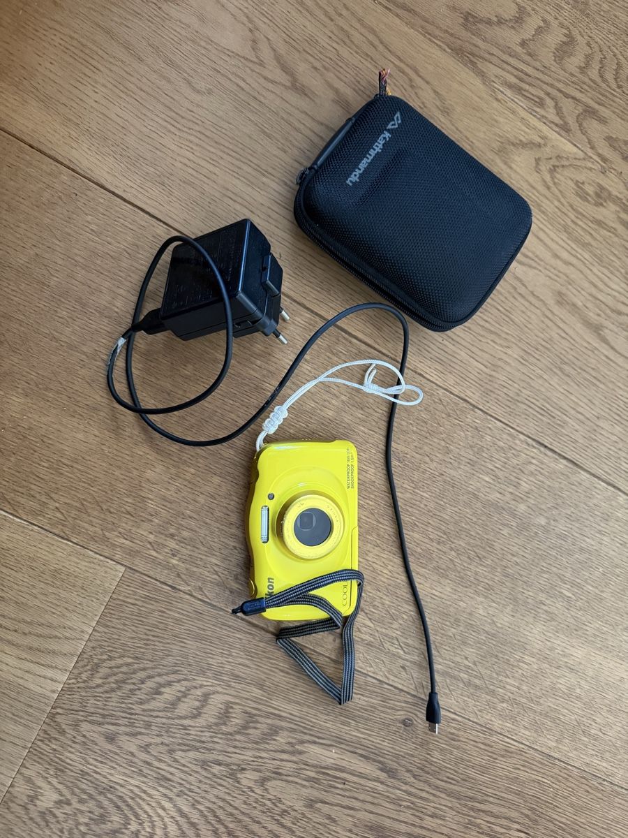 Coolpix Fotocamera: Nikon Coolpix S33 Unterwasserkamera – Usato da Schaffhausen venduto da Momue 2