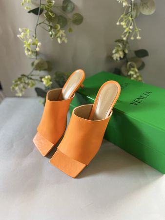 Bottega Veneta Orange Leather Mules Sandals EU 37.5 — NEW 🧡