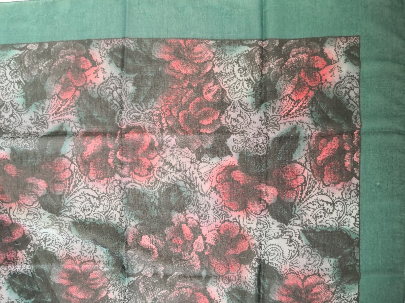 Foulard & Sciarpe: 🤩SCHAL GRüN MIT BLUMENMUSTER ROT – Usato da Olten venduto da Naja-Twins-Twins 9