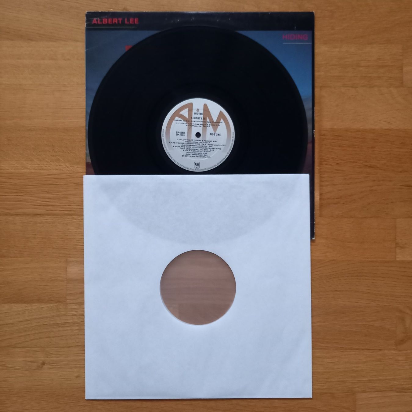 Schallplatten: Albert Lee - Hiding – Gebraucht aus Arbon von pendulum 1