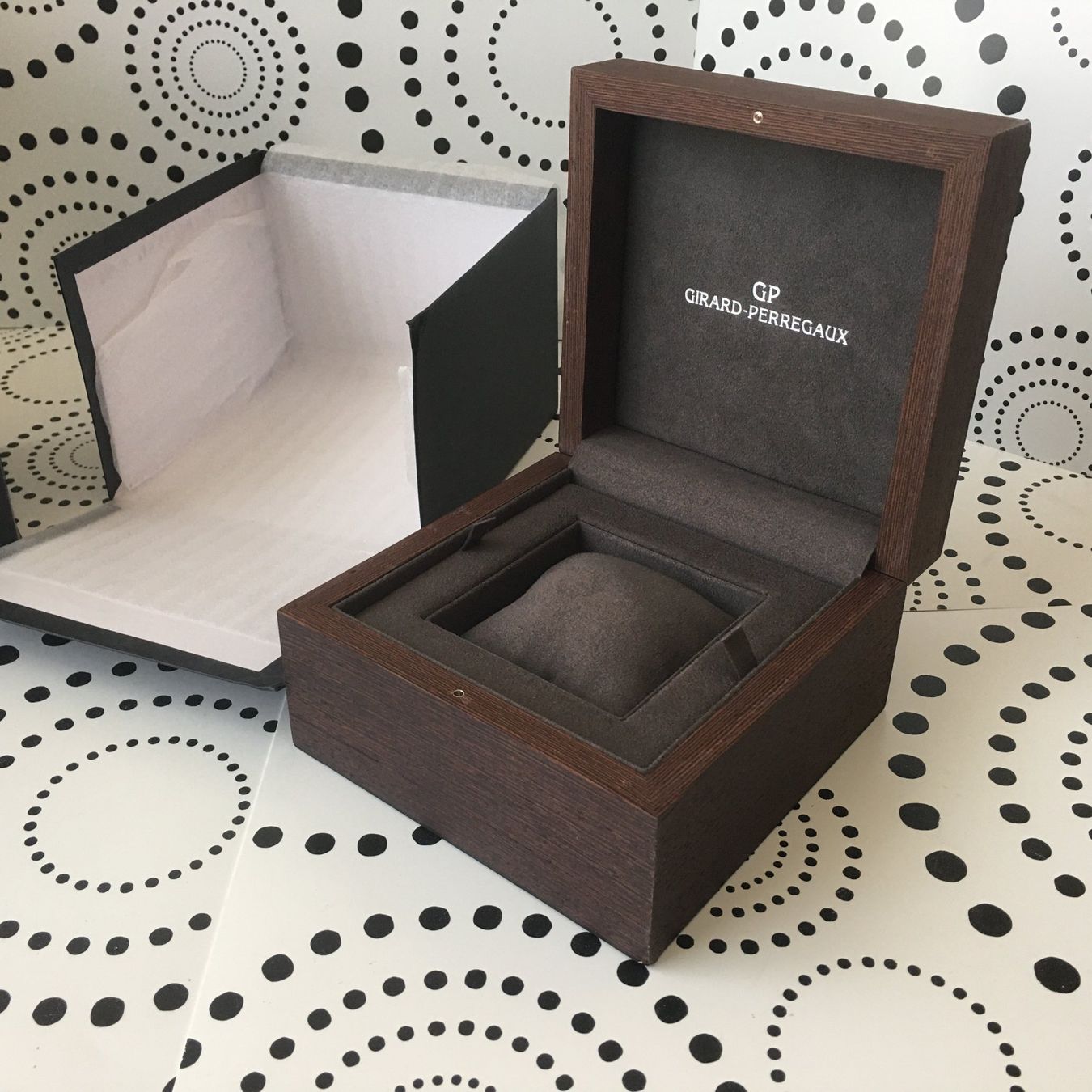 Girard-Perregaux Scatole porta orologi: GP GIRARD-PERREGAUX ORIGINAL - WATCH CASE BOX ECRIN - WOOD ! – Usato da Epalinges venduto da dream-watch